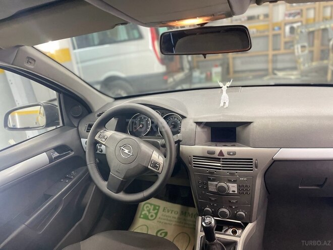 Opel Astra 2006, 302,000 km - 1.6 l - Bakı