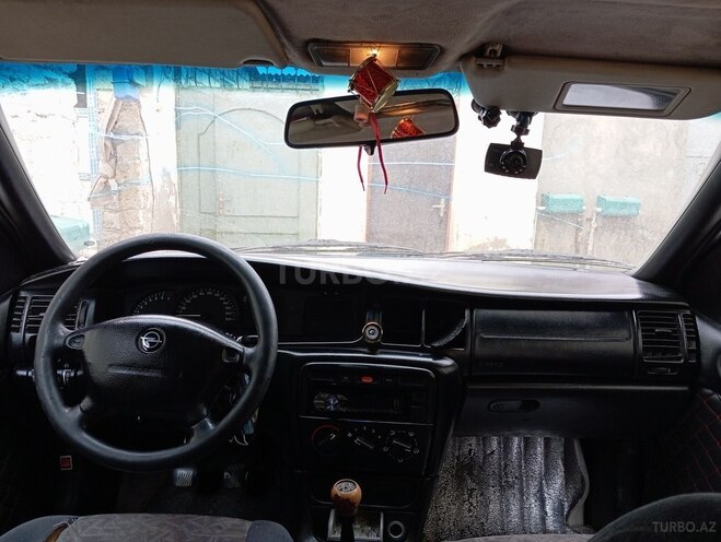 Opel Vectra 1996, 450,000 km - 1.6 l - Bakı