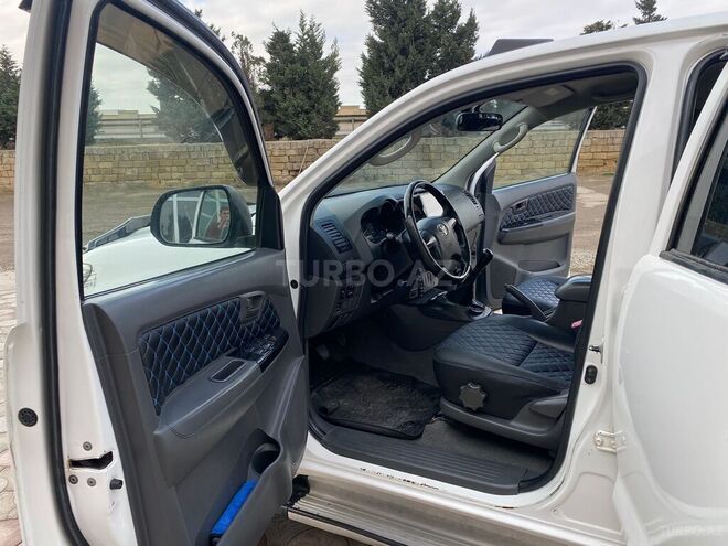 Toyota Hilux 2013, 261,000 km - 2.5 л - Bakı