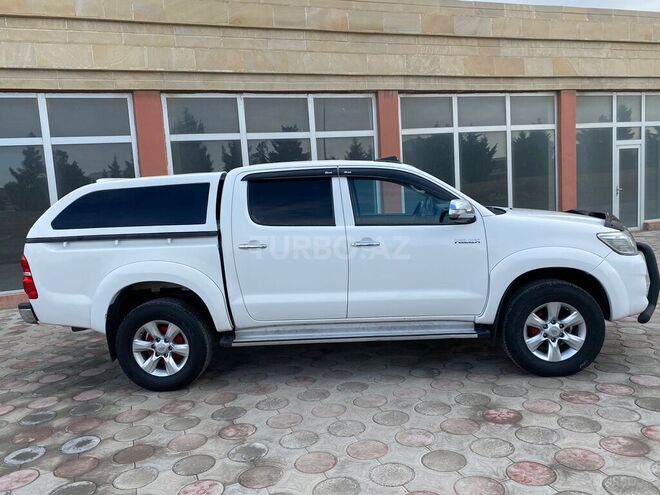 Toyota Hilux 2013, 261,000 km - 2.5 л - Bakı