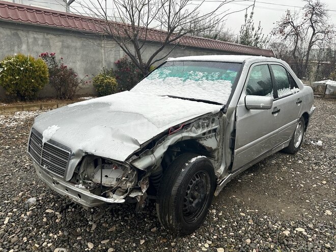 Mercedes C 220 2000, 350,000 km - 2.2 л - Ağcabədi
