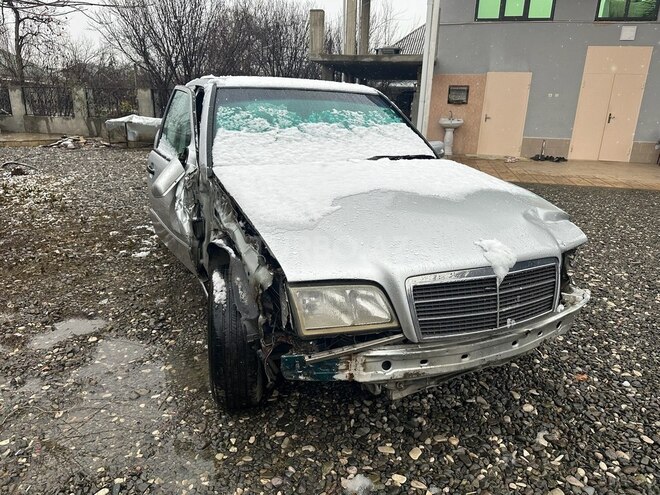 Mercedes C 220 2000, 350,000 km - 2.2 л - Ağcabədi