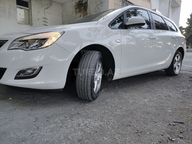 Opel Astra 2011, 203,487 km - 1.4 l - Şəmkir