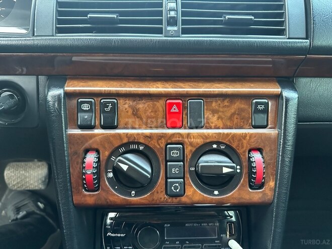 Mercedes E 300 1995, 327,000 km - 3.0 l - Bakı