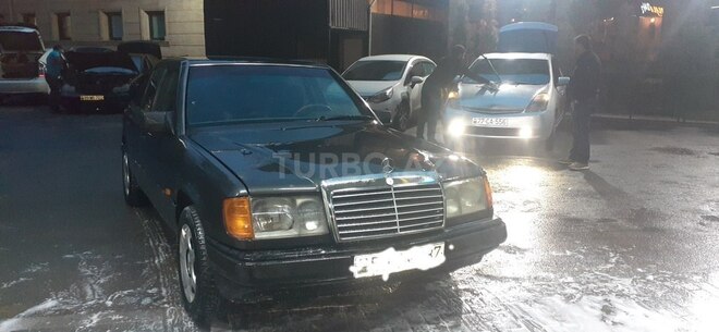 Mercedes E 200 1991, 220,000 km - 2.0 l - Bakı