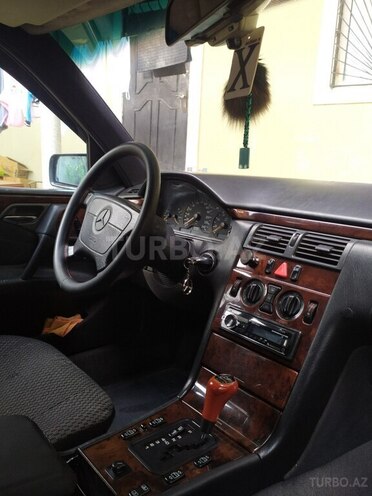 Mercedes E 230 1996, 395,000 km - 2.3 l - Bakı