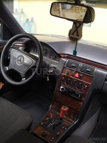 Mercedes E 230 1996, 395,000 km - 2.3 l - Bakı