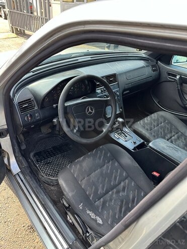 Mercedes C 220 2000, 380,000 km - 2.2 l - Bakı