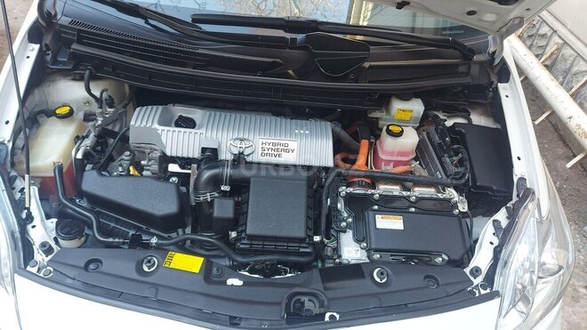 Toyota Prius 2013, 180,000 km - 1.8 l - Bakı