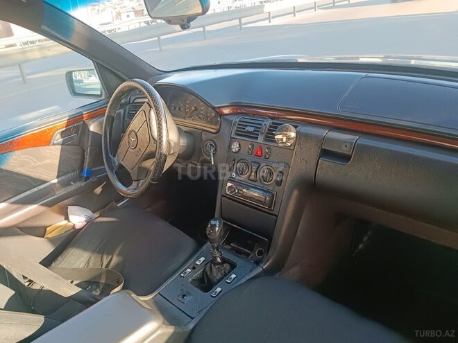 Mercedes E 220 1996, 304,209 km - 2.2 l - Bakı