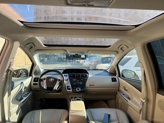 Toyota Prius V 2011, 173,000 km - 1.8 л - Bakı