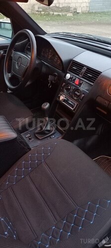Mercedes C 180 1998, 292,000 km - 2.0 л - Qusar