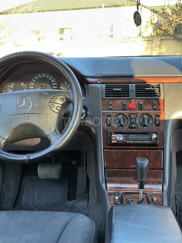 Mercedes E 220 2000, 400,000 km - 2.2 l - Bakı
