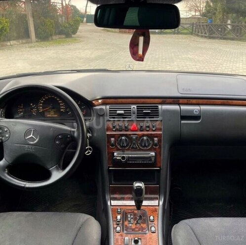 Mercedes E 220 2000, 394,000 km - 2.2 l - Naftalan