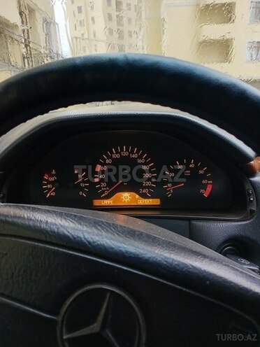 Mercedes E 240 1999, 450,000 km - 2.4 l - Bakı