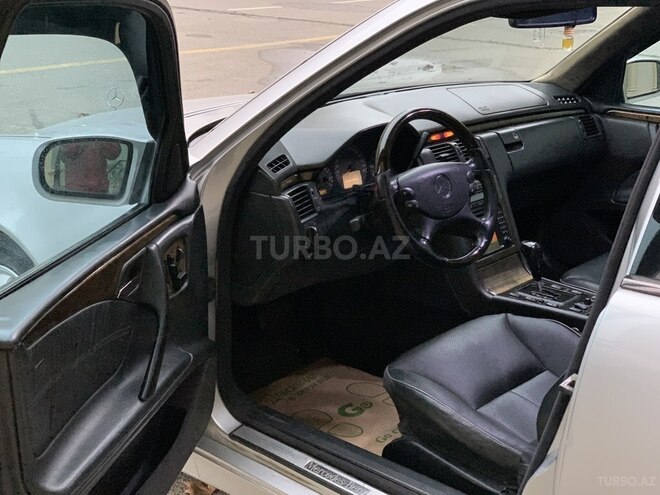 Mercedes E 320 2001, 96,781 km - 3.2 l - Bakı