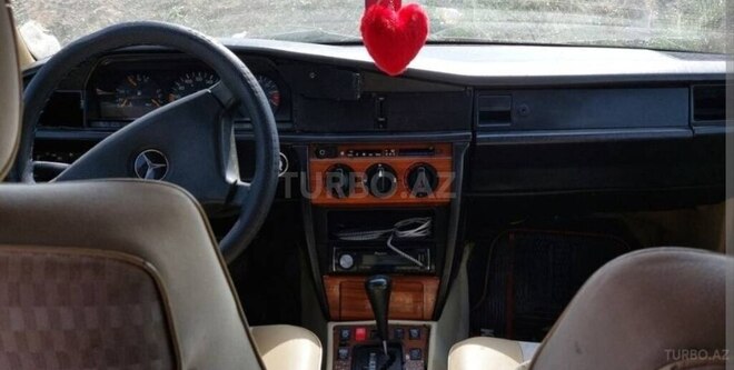 Mercedes 190 1990, 25,484 km - 2.3 l - Bakı
