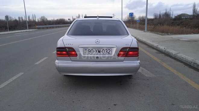Mercedes E 220 2000, 380,000 km - 2.2 l - Bakı
