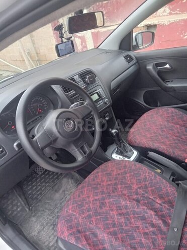 Volkswagen Polo 2012, 285,000 km - 1.6 l - Qax