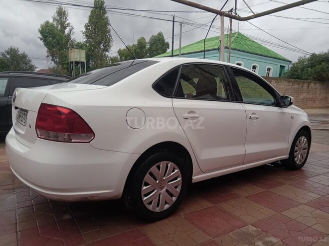 Volkswagen Polo 2012, 285,000 km - 1.6 l - Qax