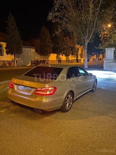 Mercedes E 220 2010, 235,000 km - 2.2 л - Gəncə