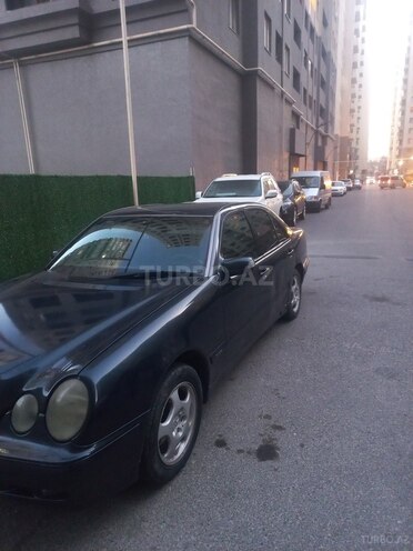 Mercedes E 220 2000, 530,000 km - 2.2 l - Bakı
