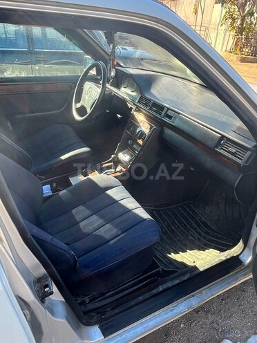 Mercedes E 250 1987, 250,000 km - 2.5 l - Bakı