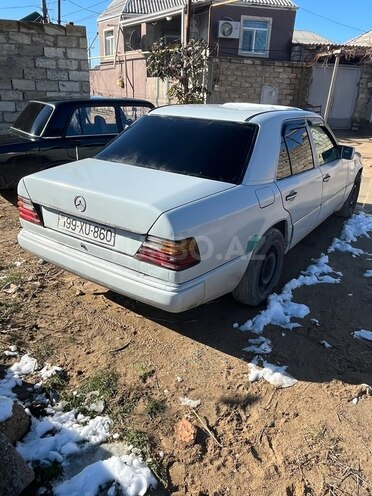 Mercedes E 250 1987, 250,000 km - 2.5 l - Bakı