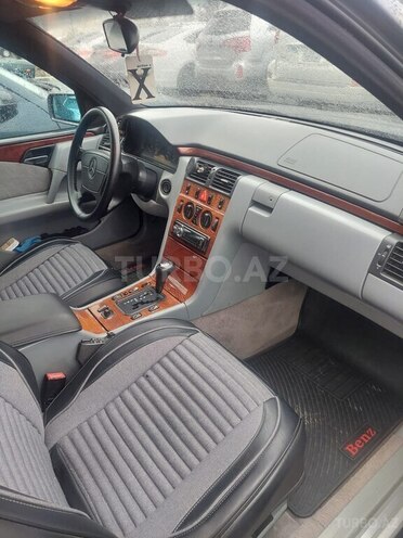Mercedes E 240 1998, 389,453 km - 2.4 l - Gəncə