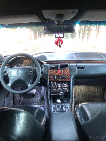 Mercedes E 240 1999, 336,000 km - 2.4 l - Zaqatala