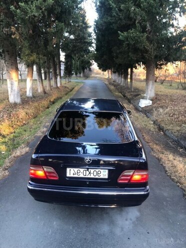 Mercedes E 240 1999, 336,000 km - 2.4 l - Zaqatala