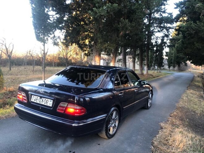 Mercedes E 240 1999, 336,000 km - 2.4 l - Zaqatala