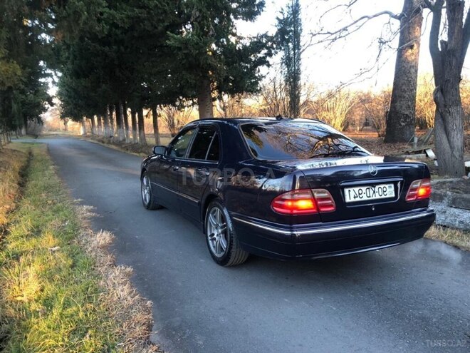 Mercedes E 240 1999, 336,000 km - 2.4 l - Zaqatala