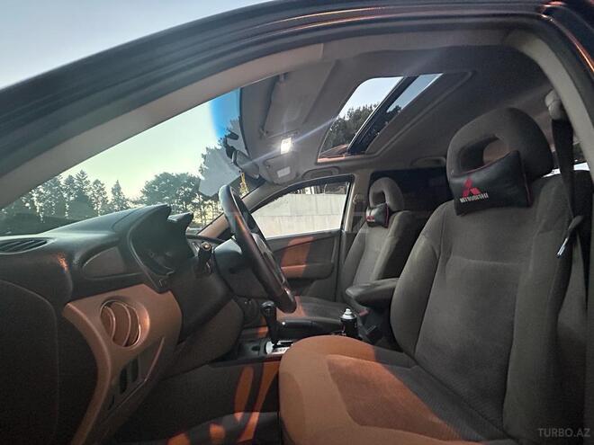 Mitsubishi Outlander 2004, 325,142 km - 2.4 l - Sumqayıt