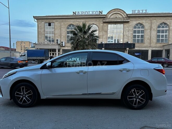 Toyota Corolla 2018, 188,000 km - 1.6 л - Bakı