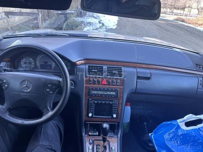 Mercedes E 320 2000, 45,000 km - 3.2 l - Yevlax