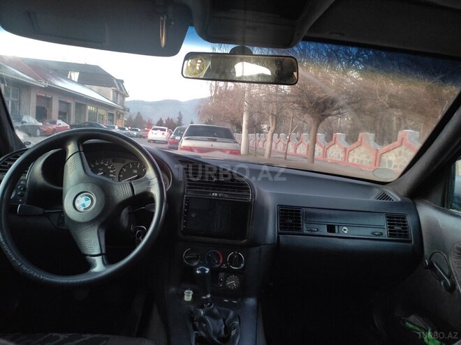 BMW 318 1993, 123,123 km - 1.8 l - Qax