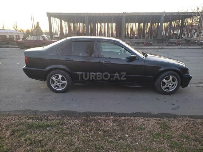 BMW 318 1993, 123,123 km - 1.8 l - Qax