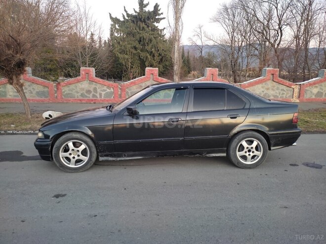 BMW 318 1993, 123,123 km - 1.8 l - Qax