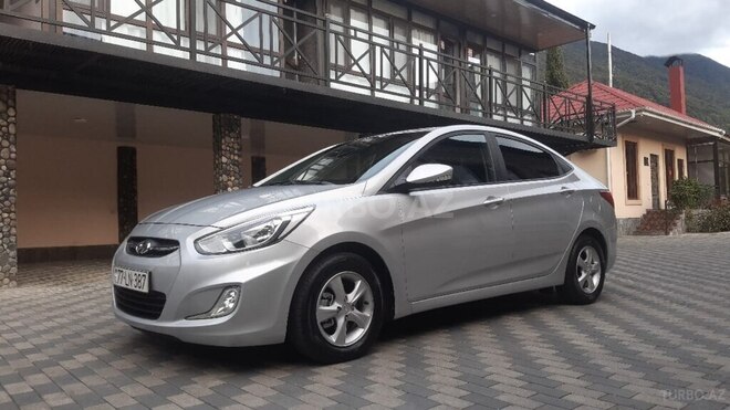 Hyundai Accent 2015, 72,650 km - 1.6 l - Qax