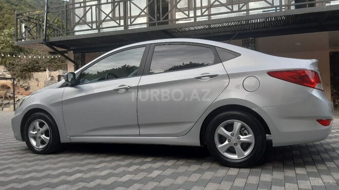 Hyundai Accent 2015, 72,650 km - 1.6 l - Qax