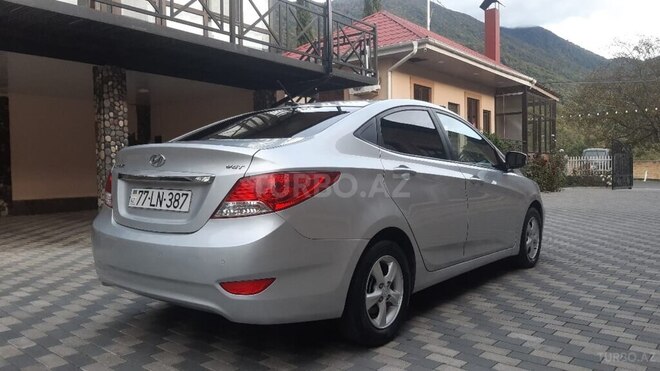 Hyundai Accent 2015, 72,650 km - 1.6 l - Qax