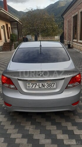 Hyundai Accent 2015, 72,650 km - 1.6 l - Qax