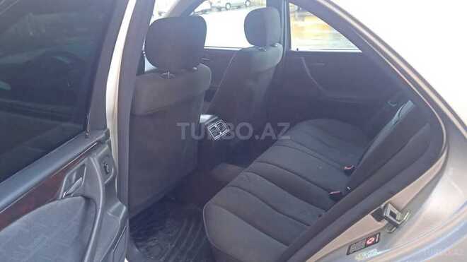 Mercedes E 220 2001, 391,000 km - 2.2 l - Bakı