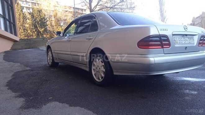 Mercedes E 220 2001, 391,000 km - 2.2 l - Bakı