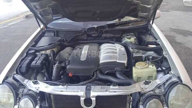 Mercedes E 220 2001, 391,000 km - 2.2 l - Bakı