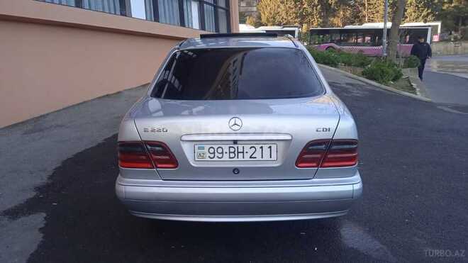 Mercedes E 220 2001, 391,000 km - 2.2 l - Bakı
