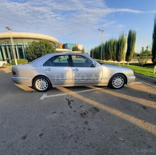 Mercedes E 270 1999, 421,000 km - 2.7 л - Naftalan