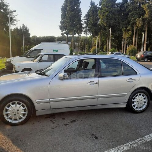 Mercedes E 270 1999, 421,000 km - 2.7 л - Naftalan