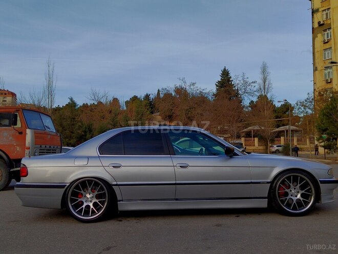 BMW 735 2001, 258,000 km - 3.5 l - Bakı